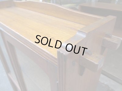 画像8: ラワン材ガラス棚 キャビネット 楔本棚