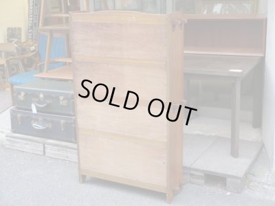 画像3: ラワン材ガラス棚 キャビネット 楔本棚