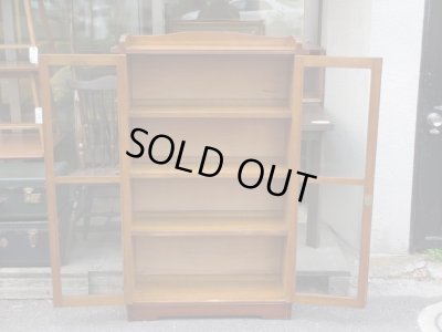 画像5: ラワン材ガラス棚 キャビネット 楔本棚