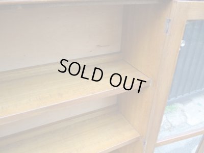 画像11: ラワン材ガラス棚 キャビネット 楔本棚