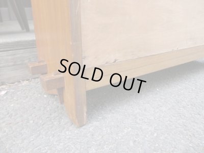 画像14: ラワン材ガラス棚 キャビネット 楔本棚