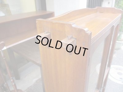 画像6: ラワン材ガラス棚 キャビネット 楔本棚