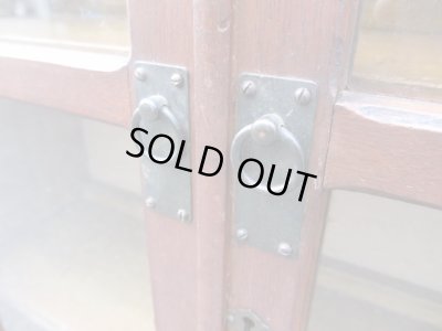 画像10: ラワン材ガラス棚 キャビネット 楔本棚