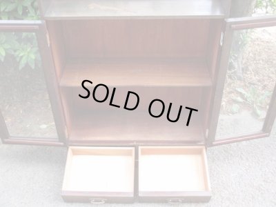 画像9: 昭和レトロ 桜材ガラス棚 本箱