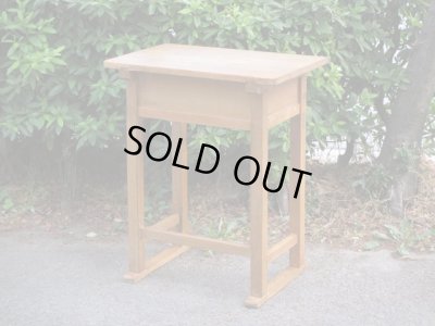 画像4: 昭和レトロ 古い木製の学校机 デスク