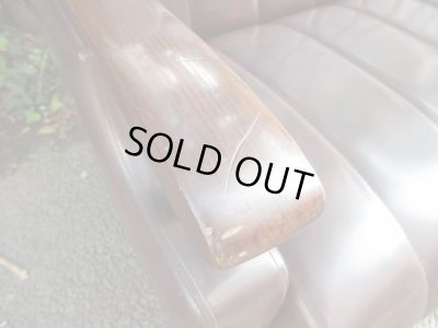 画像10: レトロな2.5人掛けソファ 茶