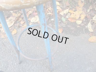 画像9: ヴィンテージ ブルーの鉄脚スツール