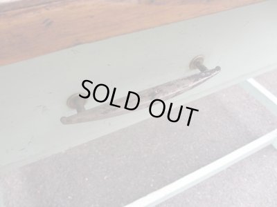 画像11: ペイントされた古い作業台 木製デスク