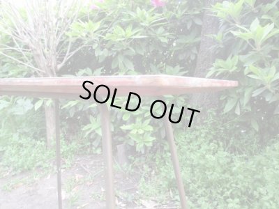 画像6: カラフルに絵の具がのった天板のサイドテーブル(1)