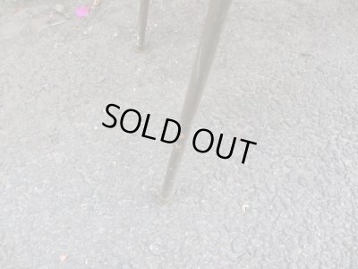 画像6: カラフルに絵の具がのった天板のサイドテーブル(2)