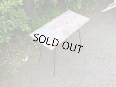 画像2: カラフルに絵の具がのった天板のサイドテーブル(1)