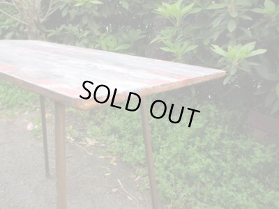 画像5: カラフルに絵の具がのった天板のサイドテーブル(2)