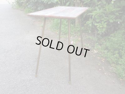 画像2: カラフルに絵の具がのった天板のサイドテーブル(2)