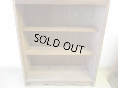 画像7: ヴィンテージ ラワン無垢材のガラス戸棚(1)