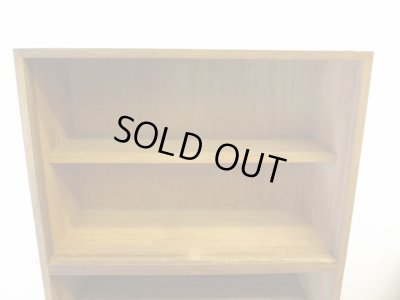 画像6: ヴィンテージ ラワン無垢材のガラス戸棚(1)