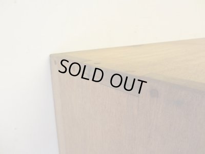 画像7: ヴィンテージ ラワン無垢材のガラス戸棚(2)