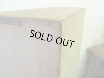 画像15: ヴィンテージ ラワン無垢材のガラス戸棚(1)