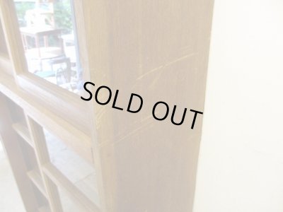 画像11: ヴィンテージ ラワン無垢材のガラス戸棚(2)