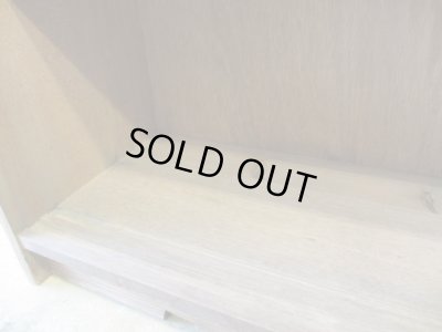 画像14: ヴィンテージ ラワン無垢材のガラス戸棚(1)