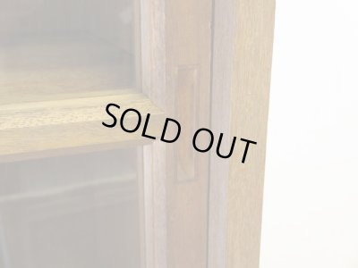 画像10: ヴィンテージ ラワン無垢材のガラス戸棚(1)