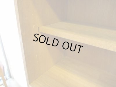 画像8: ヴィンテージ ラワン無垢材のガラス戸棚(2)