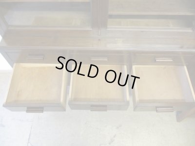 画像11: レトロな古い食器棚 ガラス棚