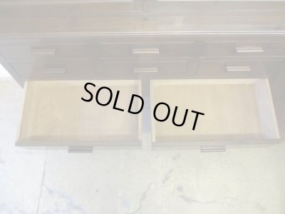 画像12: レトロな古い食器棚 ガラス棚