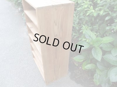 画像4: 乾いた質感の古い木製の棚 シェルフ