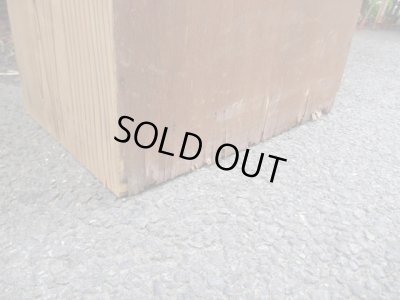 画像10: 乾いた質感の古い木製の棚 シェルフ