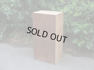 画像3: 乾いた質感の古い木製の棚 シェルフ