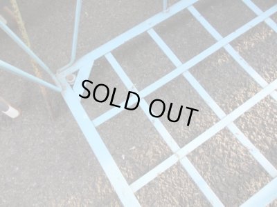 画像9: 古いアイアン製のカゴ キャスター付