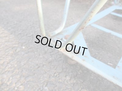 画像7: 古いアイアン製のカゴ キャスター付