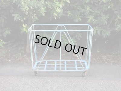 画像2: 古いアイアン製のカゴ キャスター付