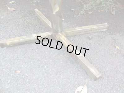 画像11: インダストリアルなカフェテーブル