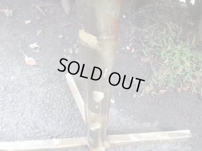 画像10: インダストリアルなカフェテーブル