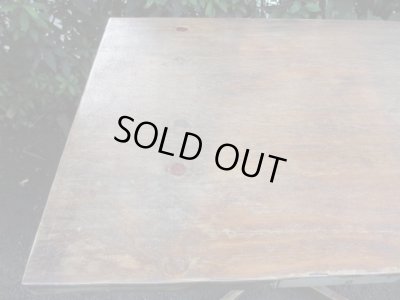 画像9: インダストリアルなカフェテーブル