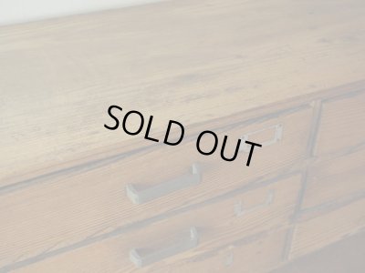 画像9: アンティーク 木味良い6杯引出しローボード