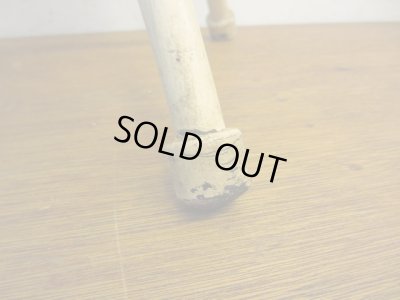 画像7: アンティーク シャビーな三本脚の丸椅子 スツール