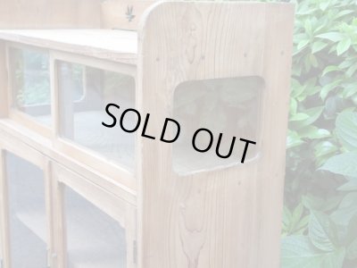 画像5: アンティーク　木味のガラス戸棚