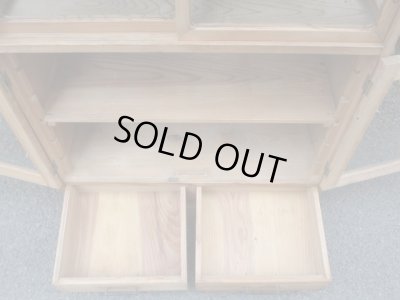 画像11: アンティーク　木味のガラス戸棚