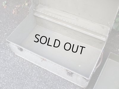 画像13: アンティーク ジュラルミン製トランク