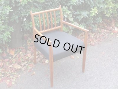 画像2: ヴィンテージ デンマーク製 チーク材のアームチェア 黒 (2)