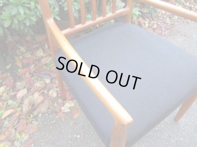 画像8: ヴィンテージ デンマーク製 チーク材のアームチェア 黒 (1)