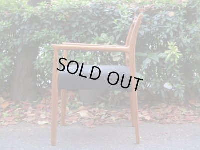 画像5: ヴィンテージ デンマーク製 チーク材のアームチェア 黒 (1)