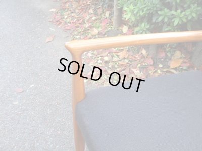 画像9: ヴィンテージ デンマーク製 チーク材のアームチェア 黒 (1)