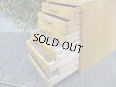 画像13: ヴィンテージ 明るい木味の7杯小引出し A4