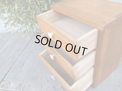 画像11: アンティーク 明るい木味のラワン材 3杯小引出し