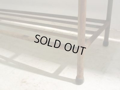 画像13: アンティーク 深い木味の天板 鉄脚テーブル 陳列台