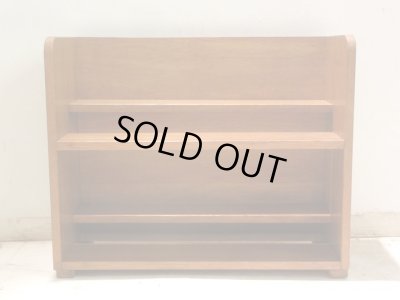 画像2: 木味良い 段違い棚板の飾り棚