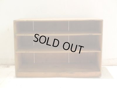 画像2: アンティーク 素朴な木味の整理棚